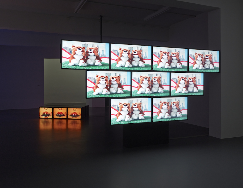 Blick in die Ausstellung / installation view NUMBER EIGHT: STURTEVANT Foto /photo: Simon Vogel Im Vordergrund: STURTEVANT, Elastic Tango, 2010
Neunkanal-Video Installation
/ 9-channel video installation 12’, Farbe, Ton / color, sound Hintergrund: STURTEVANT, Blow Job, 2006 Dreikanal-Videoinstallation / 3-channel video
installation 1’29’’, Farbe, Ton / color, sound Leihgabe der Künstlerin / on loan from the artist